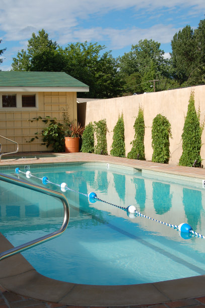 户外游泳池。图片下载