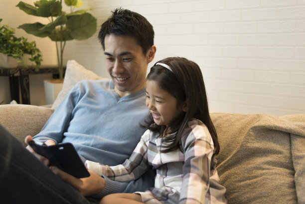 父亲和女儿图片下载