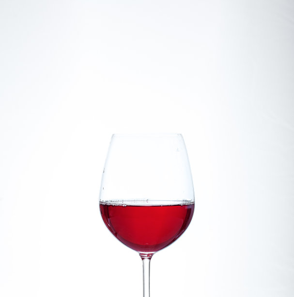 一杯红酒。酒精和派对的概念。图片下载