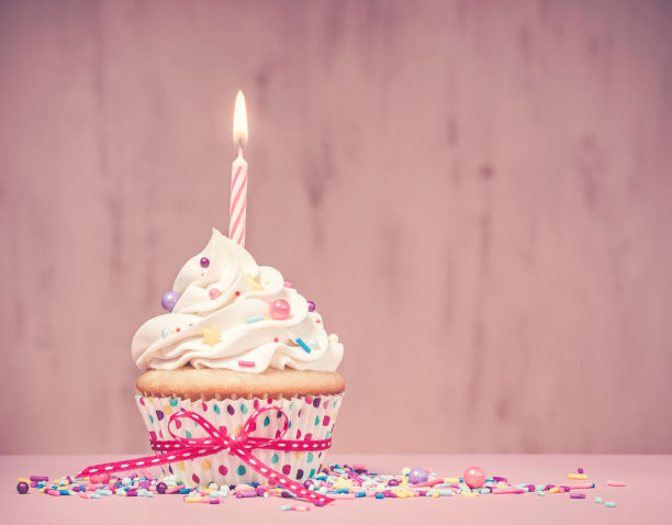 粉红色的生日蛋糕图片下载