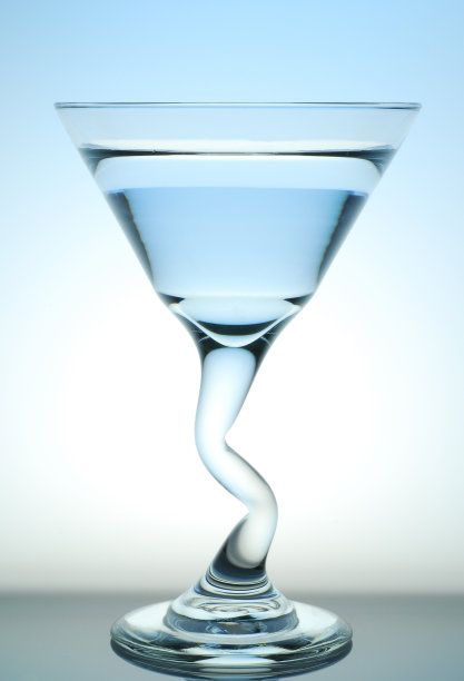 背光鸡尾酒杯图片下载