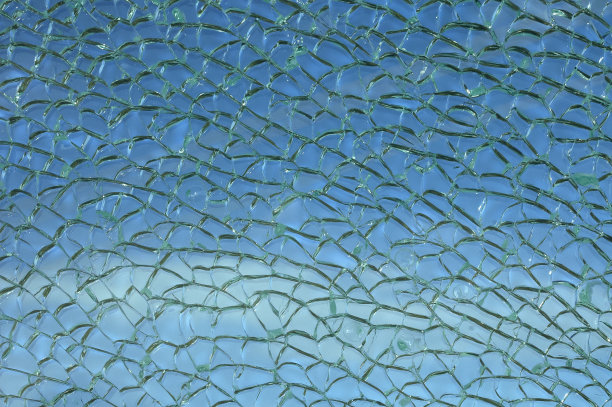 破碎的玻璃图片下载