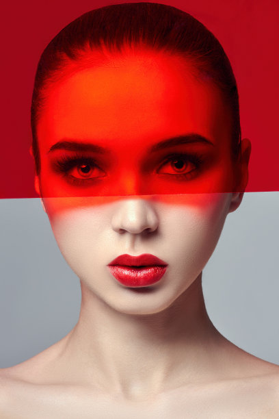 时尚艺术照片。纯净完美的肌肤，自然的化妆，护肤，天然的化妆品。长长的睫毛和大眼睛。美丽迷人的女人。女孩脸上的自然妆容图片下载