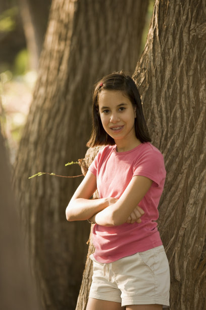 公园里的女孩图片下载