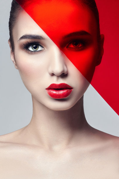 时尚艺术照片。纯净完美的肌肤，自然的化妆，护肤，天然的化妆品。长长的睫毛和大眼睛。美丽迷人的女人。女孩脸上的自然妆容图片下载