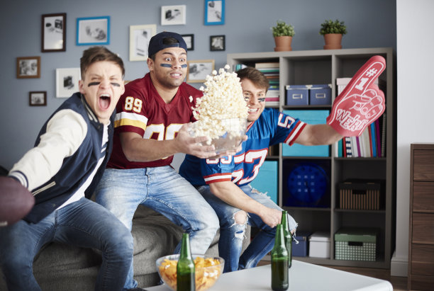 美式足球球迷激动人心的场面素材图片