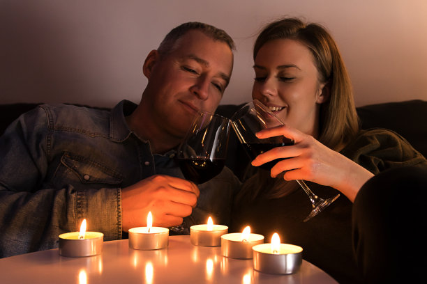 美丽的情侣相爱图片下载