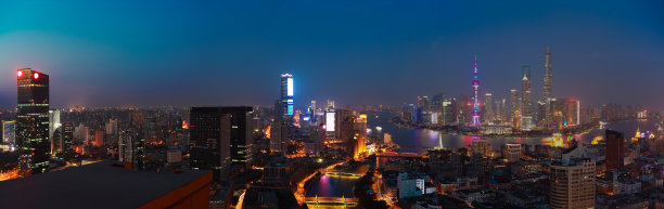 航拍鸟瞰上海外滩地标建筑背景全景天际线图片下载