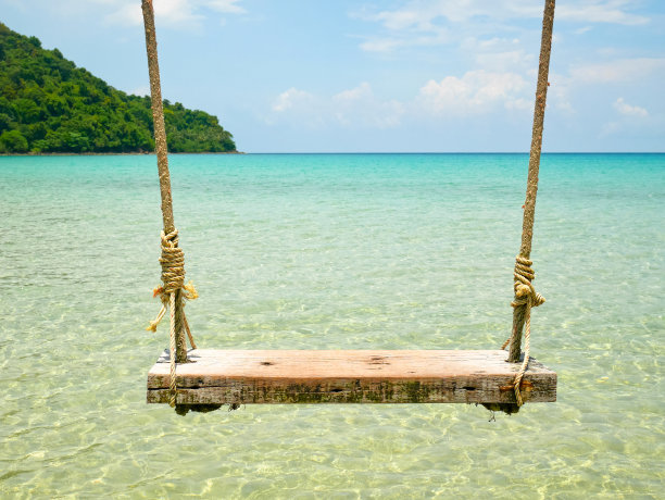 木制秋千图片下载