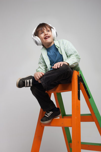 年轻的男孩图片下载