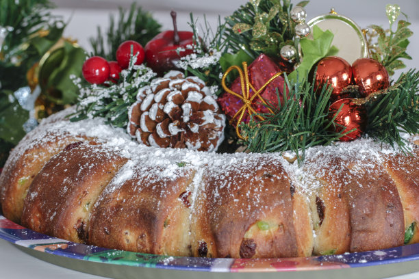 圣诞水果蛋糕和装饰品图片下载