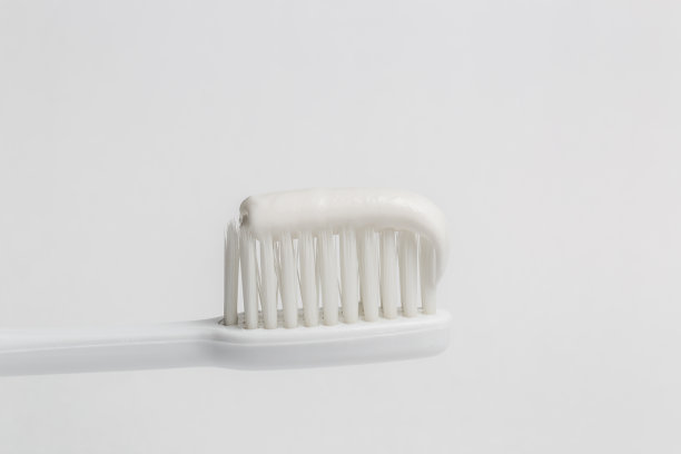 白色牙膏牙刷图片下载