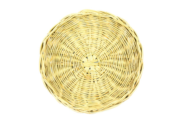 俯视图空柳条篮子在白色的背景图片下载