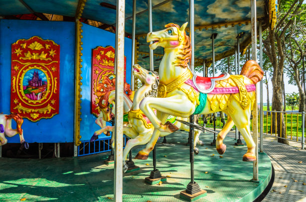 旋转木马的马图片下载