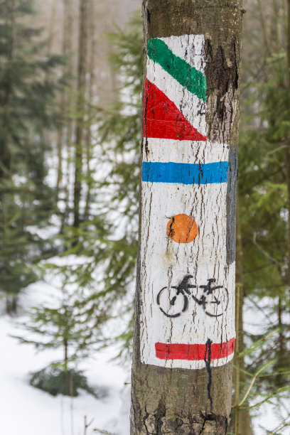 有骑马、滑雪、自行车和徒步旅行的标志图片下载