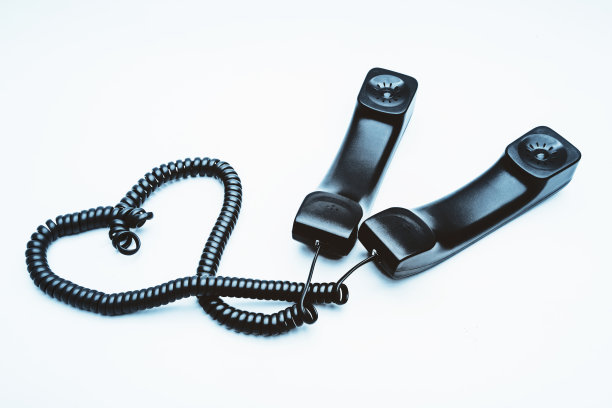 黑色的电话线接收器，白色背景图片下载