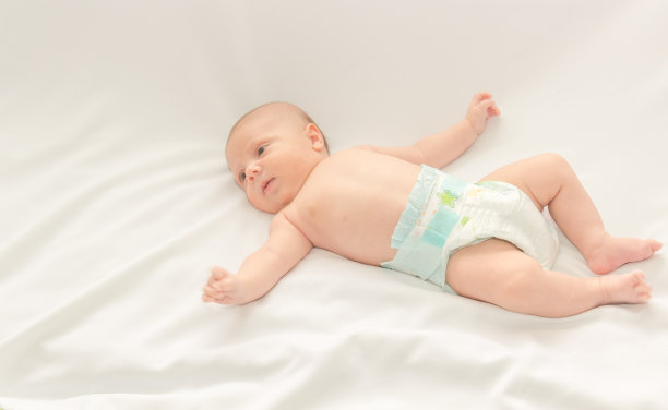 婴儿在白图片下载