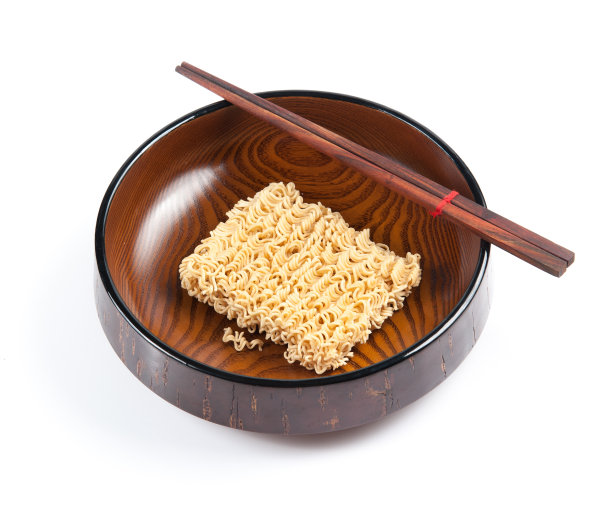白色背景上的碗里的方便面图片下载