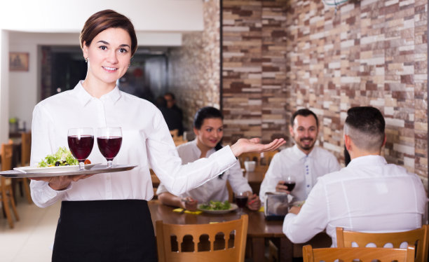 资深客户餐桌上的专业时尚图片下载