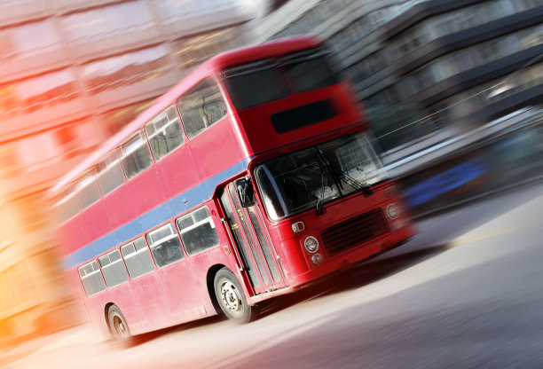 红色的公共汽车图片下载