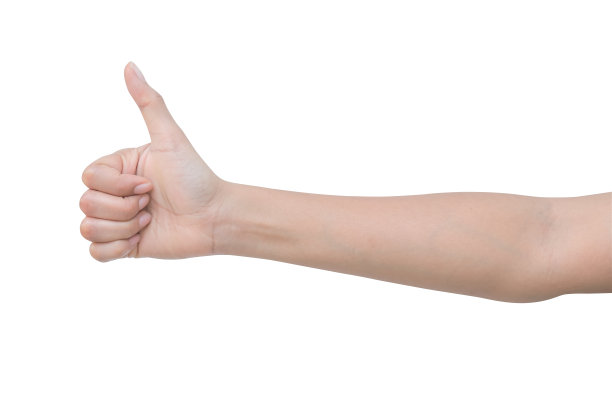 女人的右手是好/喜欢、称赞的标志。在白色背景上隔离图片下载
