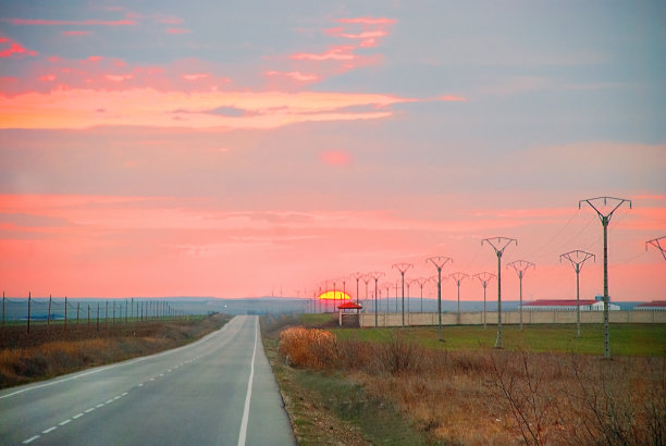 太阳和玫瑰色的天空图片下载