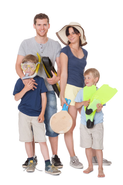 白色背景下有孩子的幸福家庭图片下载