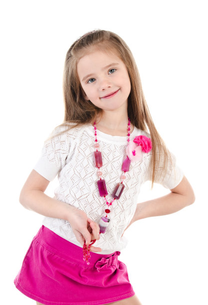 快乐可爱的小女孩在裙下与珠孤立图片下载