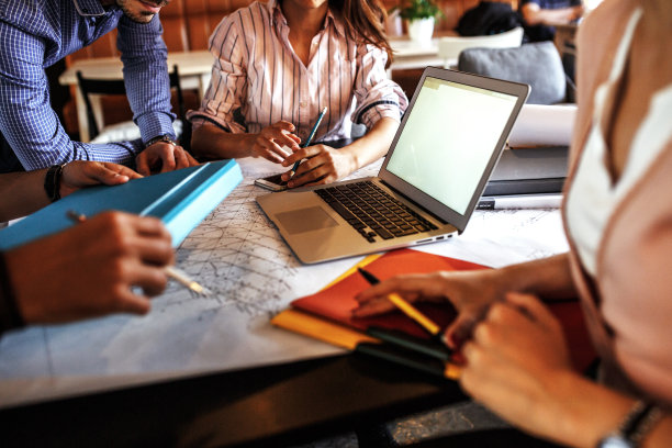 一群休闲商务人士图片下载