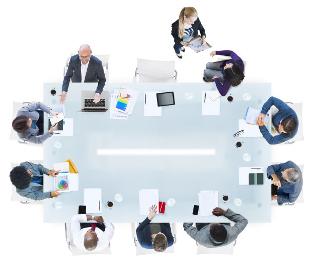 一群不同的商务人士在开会图片下载
