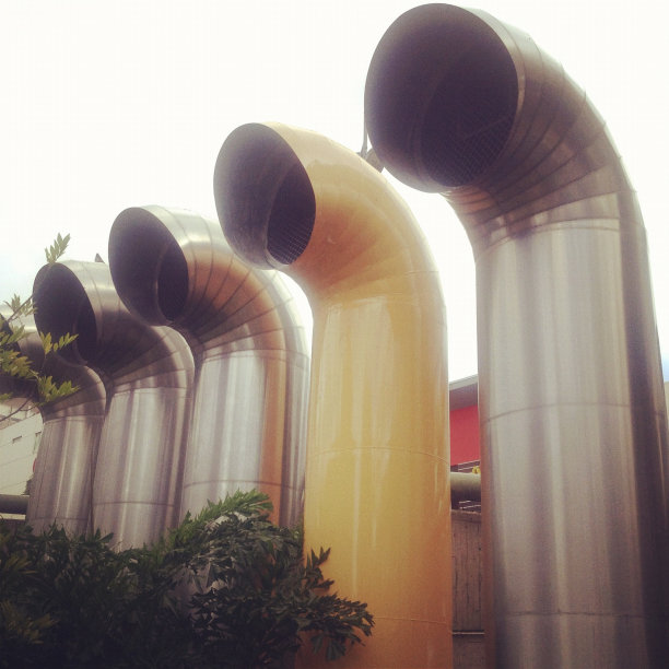 工厂的烟囱图片下载