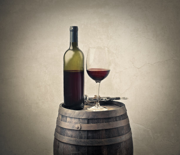 葡萄酒和桶图片下载