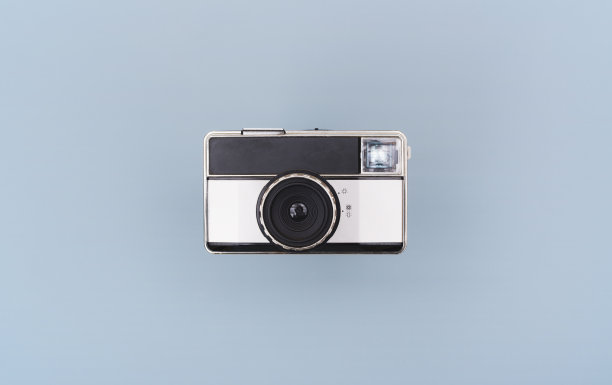 复古相机孤立在蓝色图片下载
