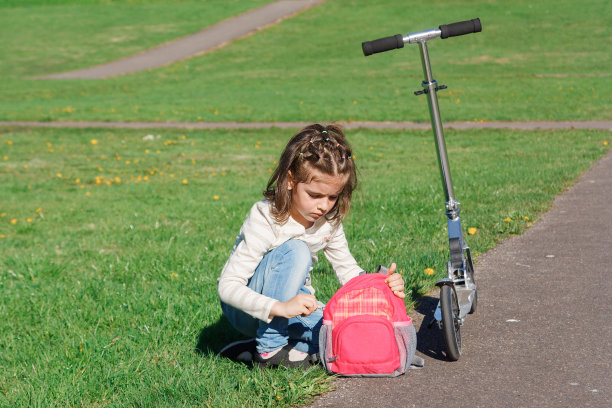 女孩和摩托车图片下载