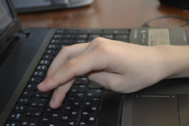 一个孩子类型图片下载