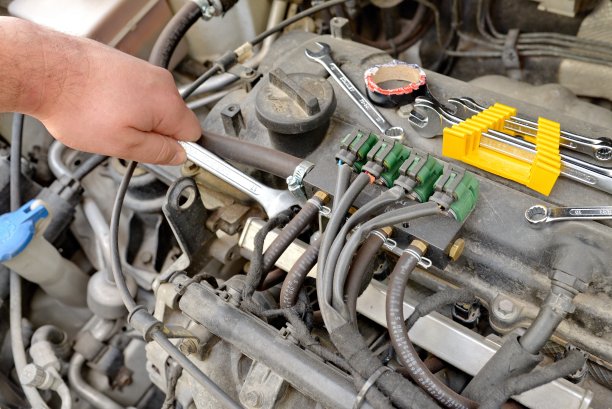 汽车发动机的维修和保养图片下载