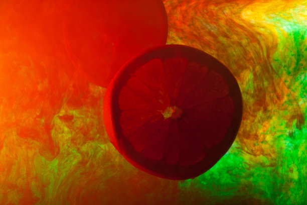 水中的橙子切片图片下载