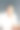 微笑的年轻亚洲男子坐在餐厅图片下载