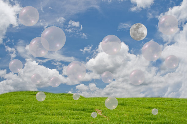 草地和新鲜的空气泡泡。图片下载