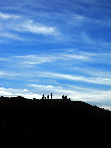 圣日岩的剪影图片下载