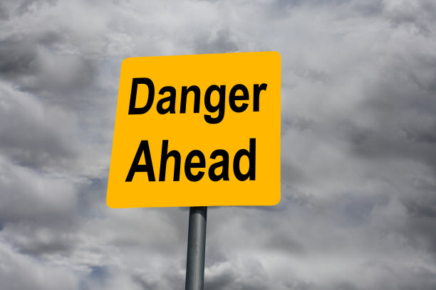 前方的危险图片下载