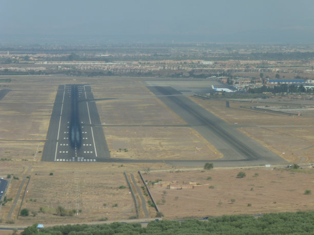 接近马拉喀什机场10号跑道图片下载
