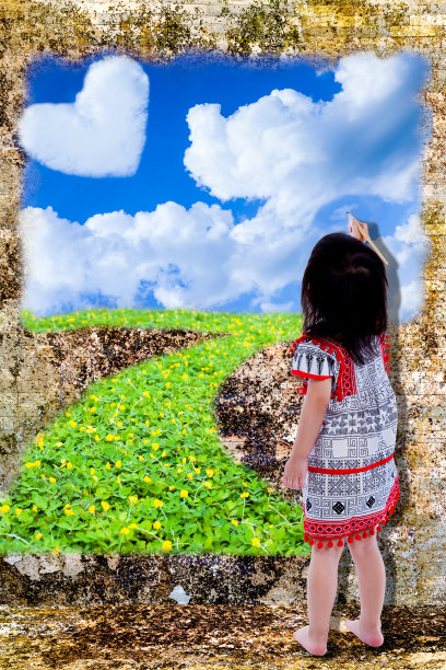 女孩用画笔在垃圾墙的背景上画自然。图片下载