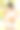漂亮的年轻女子在量她的腰围图片下载
