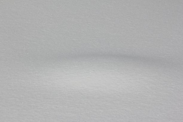 冰雪覆盖的冬季景观，纯净的白色，冰晶图片下载