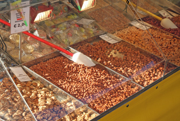 杏仁，杏仁和糖果出售图片下载