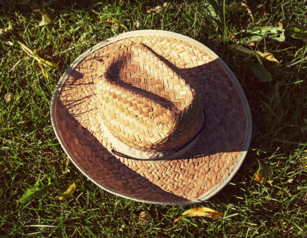 复古黄色草帽图片下载