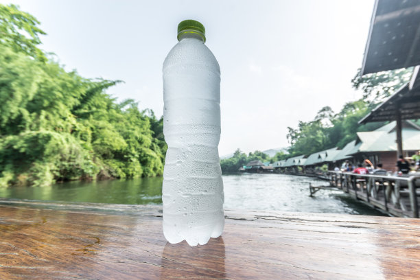 苏打水的瓶子图片下载