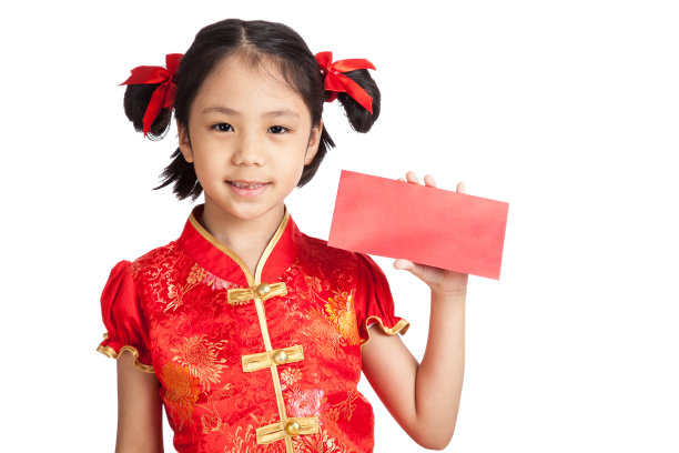 亚洲女孩穿着中国旗袍和红包素材图片