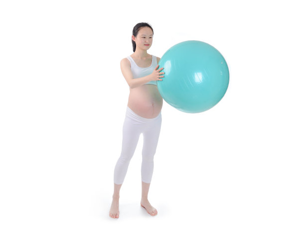 孕妇用健身球锻炼身体素材图片